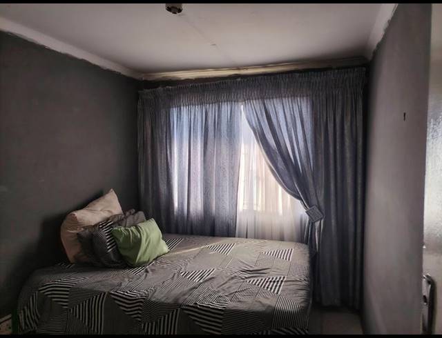 6 BEDROOM HOUSE FOR SALE IN LENASIA SOUTH